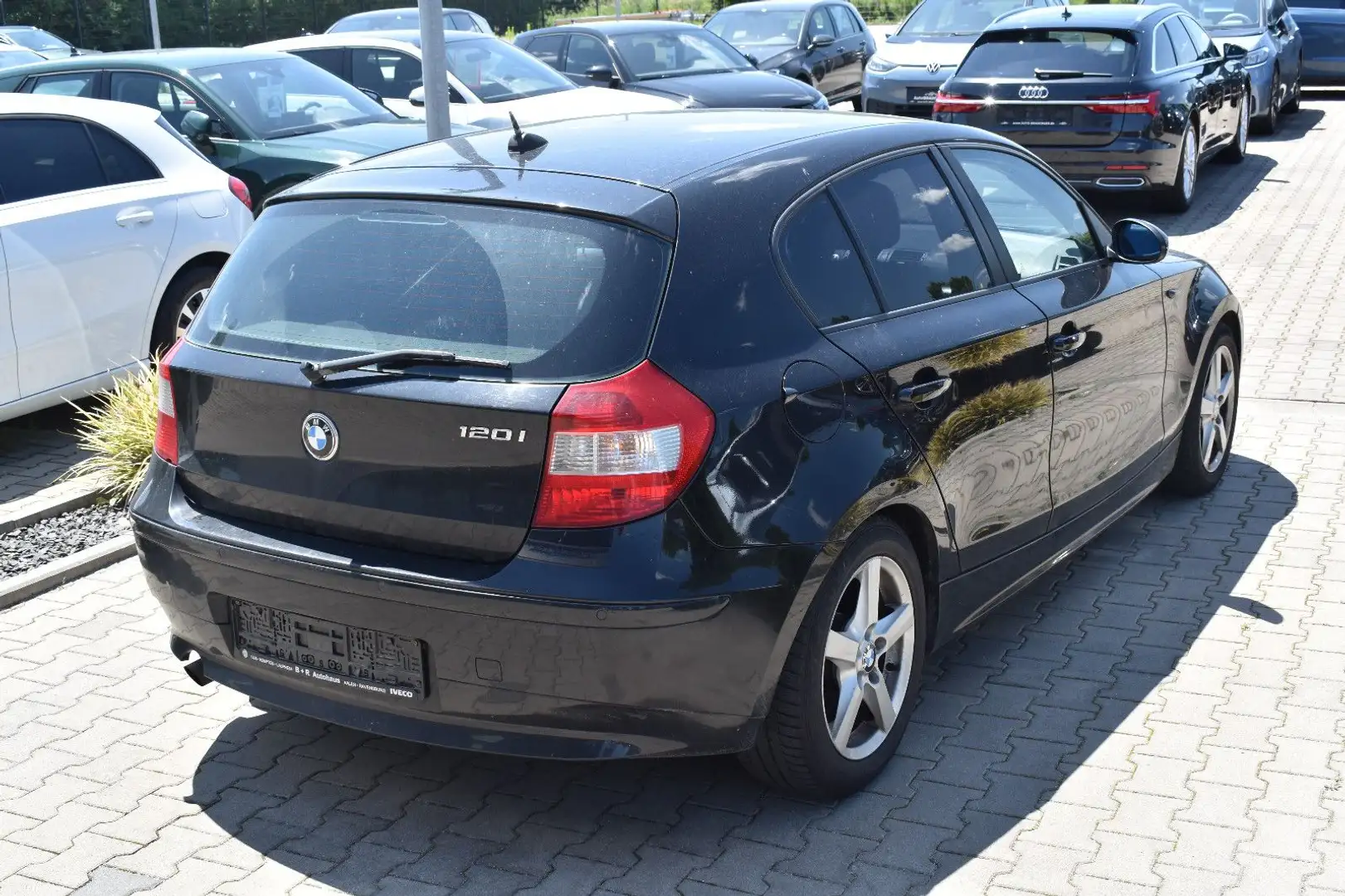 BMW 120 i Lim. Klimaanlage~Licht/Regensensor~Tempomat Schwarz - 2