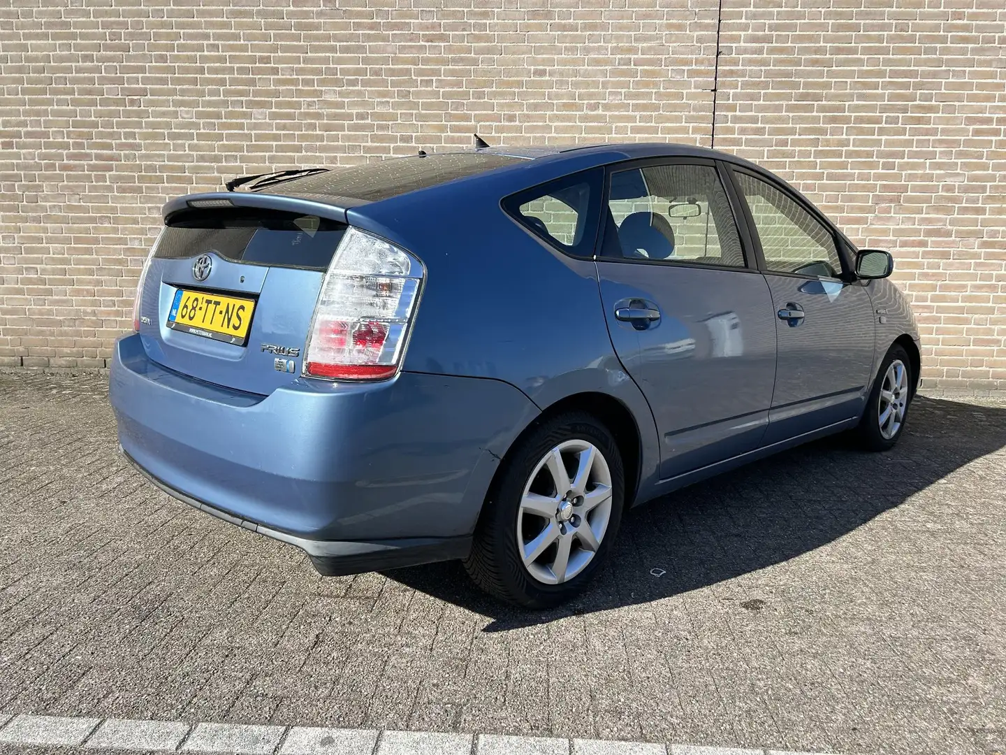 Toyota Prius 1.5 VVT-i Tech Edition | Navi | Climate | Cruise | Bleu - 2