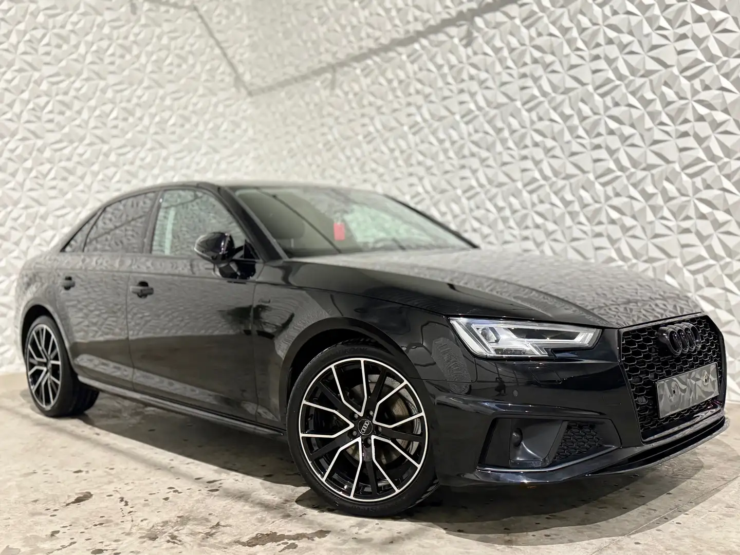 Audi A4 35 TFSI S tronic S-LINE Noir - 1