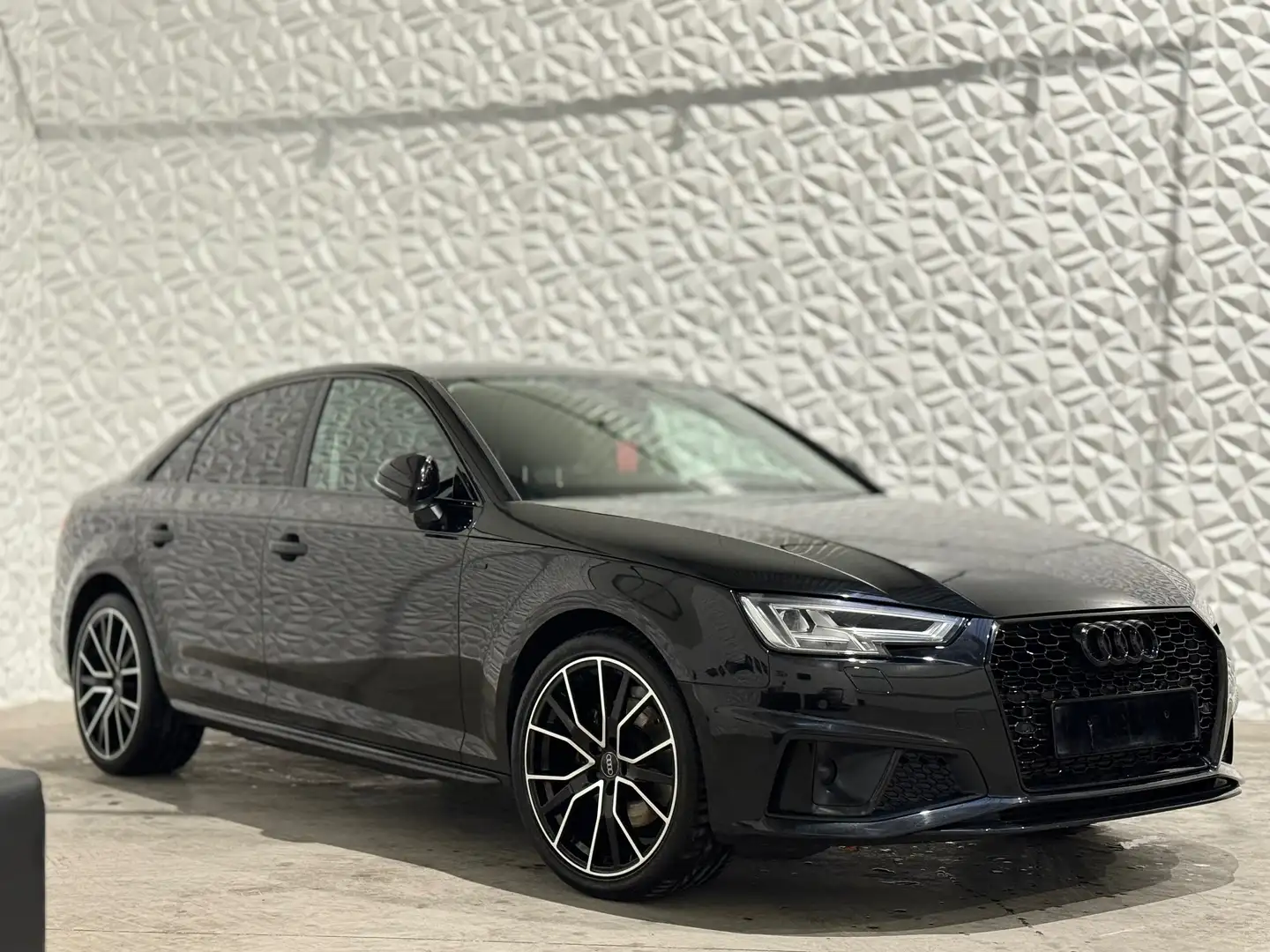 Audi A4 35 TFSI S tronic S-LINE Noir - 1