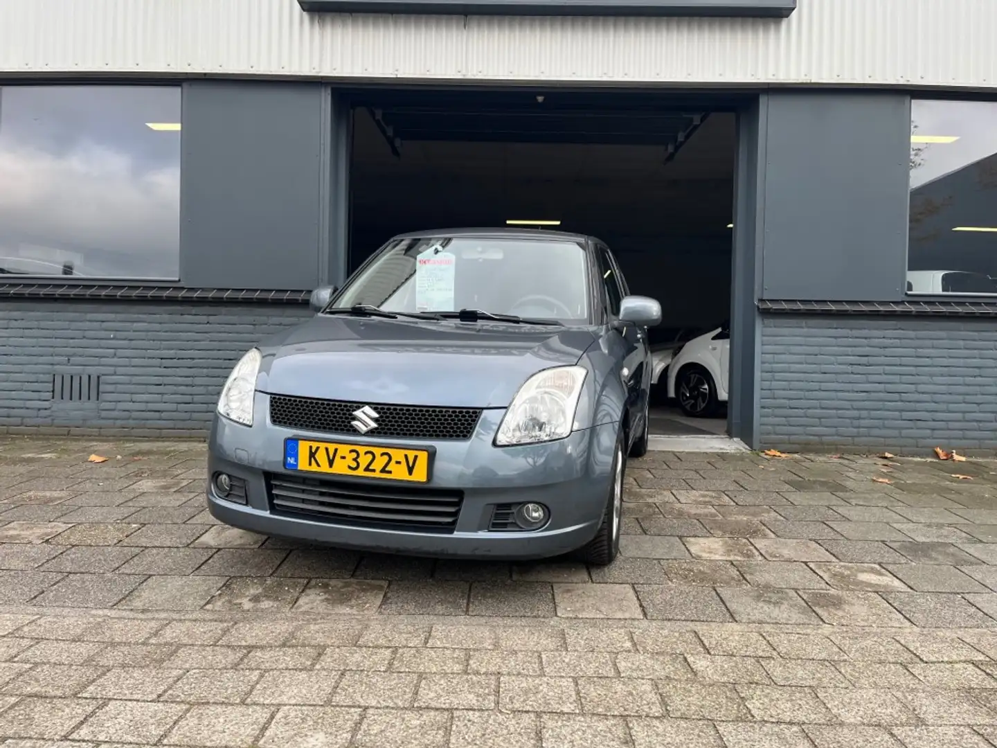 Suzuki Swift 1.3 GLX Grijs - 2
