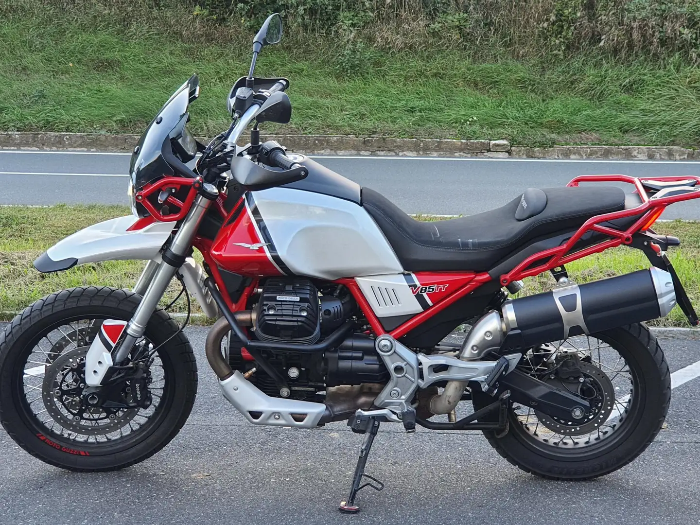 Moto Guzzi V 85 TT Rouge - 2