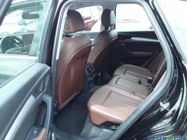 Audi Q5 view 8