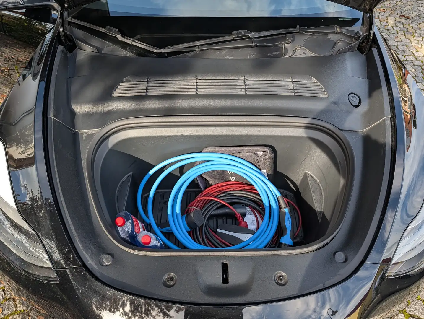 Tesla Model Y Long Range Dual Motor AWD - 2