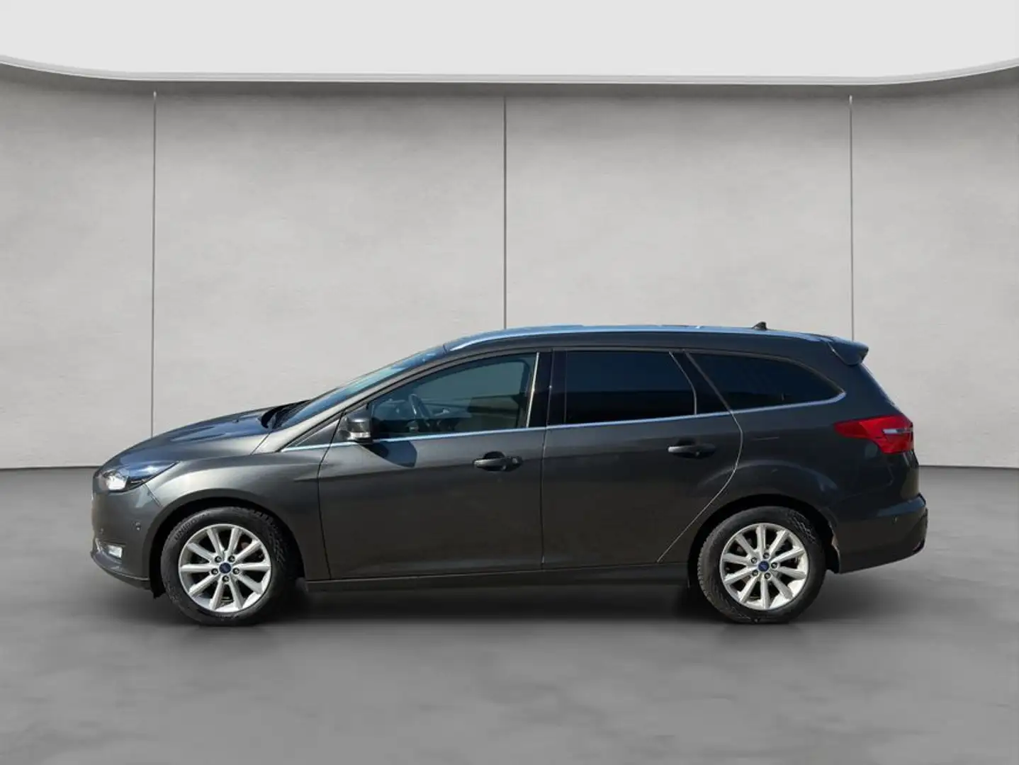 Ford Focus Turnier 1.0 EcoBoost Titanium AHK GJR Navi Gris - 2