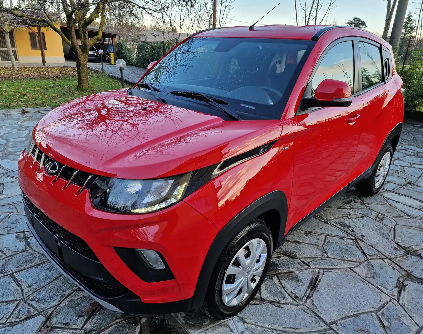 Mahindra KUV100 1.2 K6 87cv my20 NUOVO - PRONTA CONSEGNA Czerwony - 1