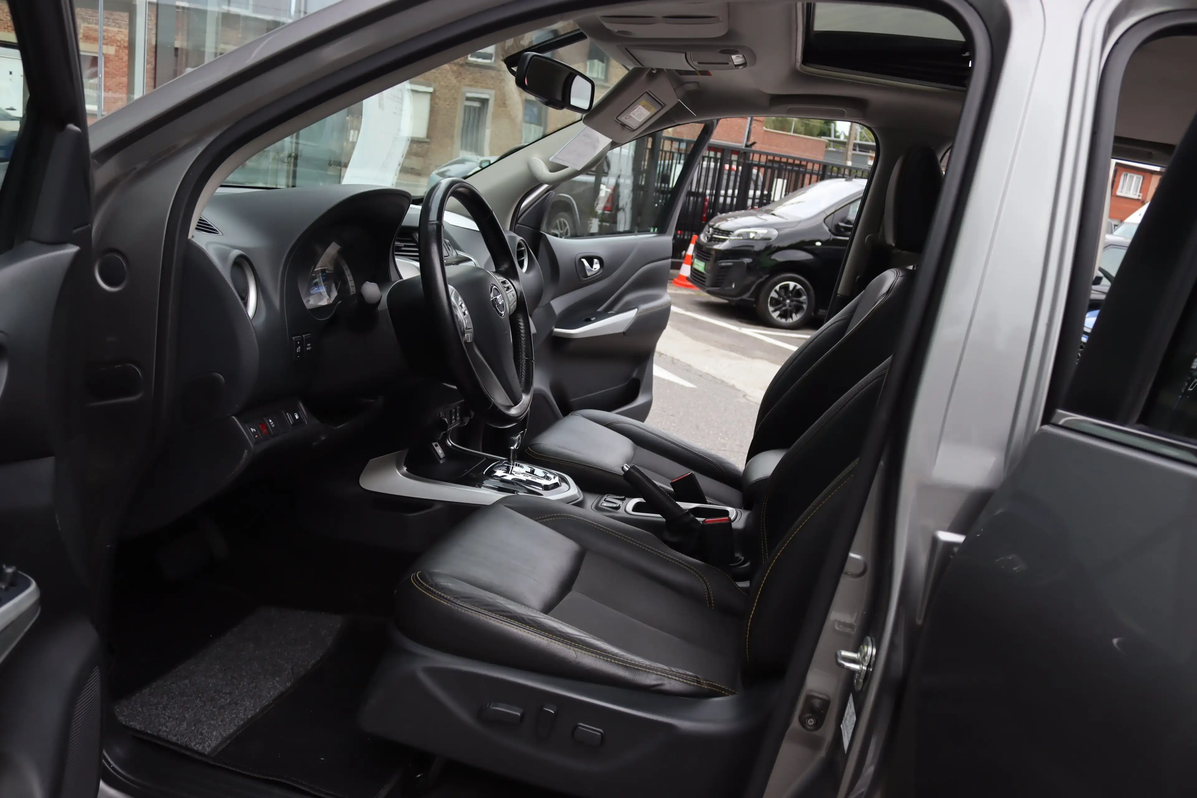 Nissan NP300 N-GUARD 2.3DCi 190CV BOITE AUTO BLACK EDITION TVAC — photo 7