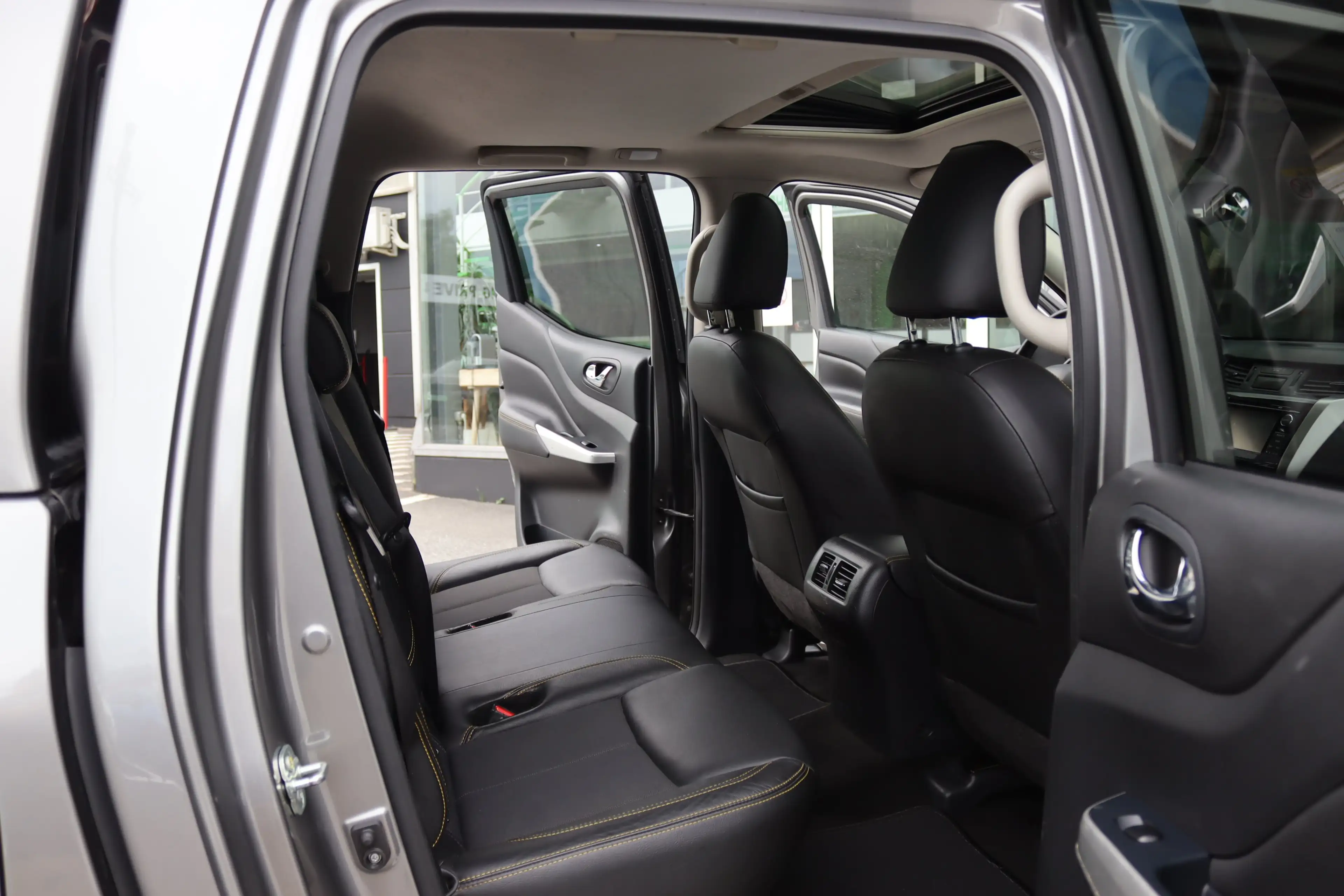 Nissan NP300 N-GUARD 2.3DCi 190CV BOITE AUTO BLACK EDITION TVAC — photo 11