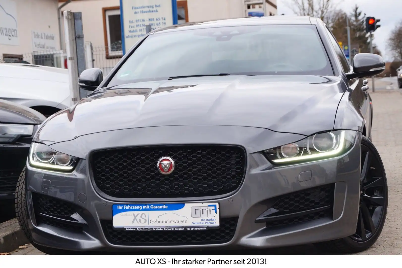Jaguar XE 20d R-Sport Automatik aus 2.Hand! +Panorama+ Gri - 1