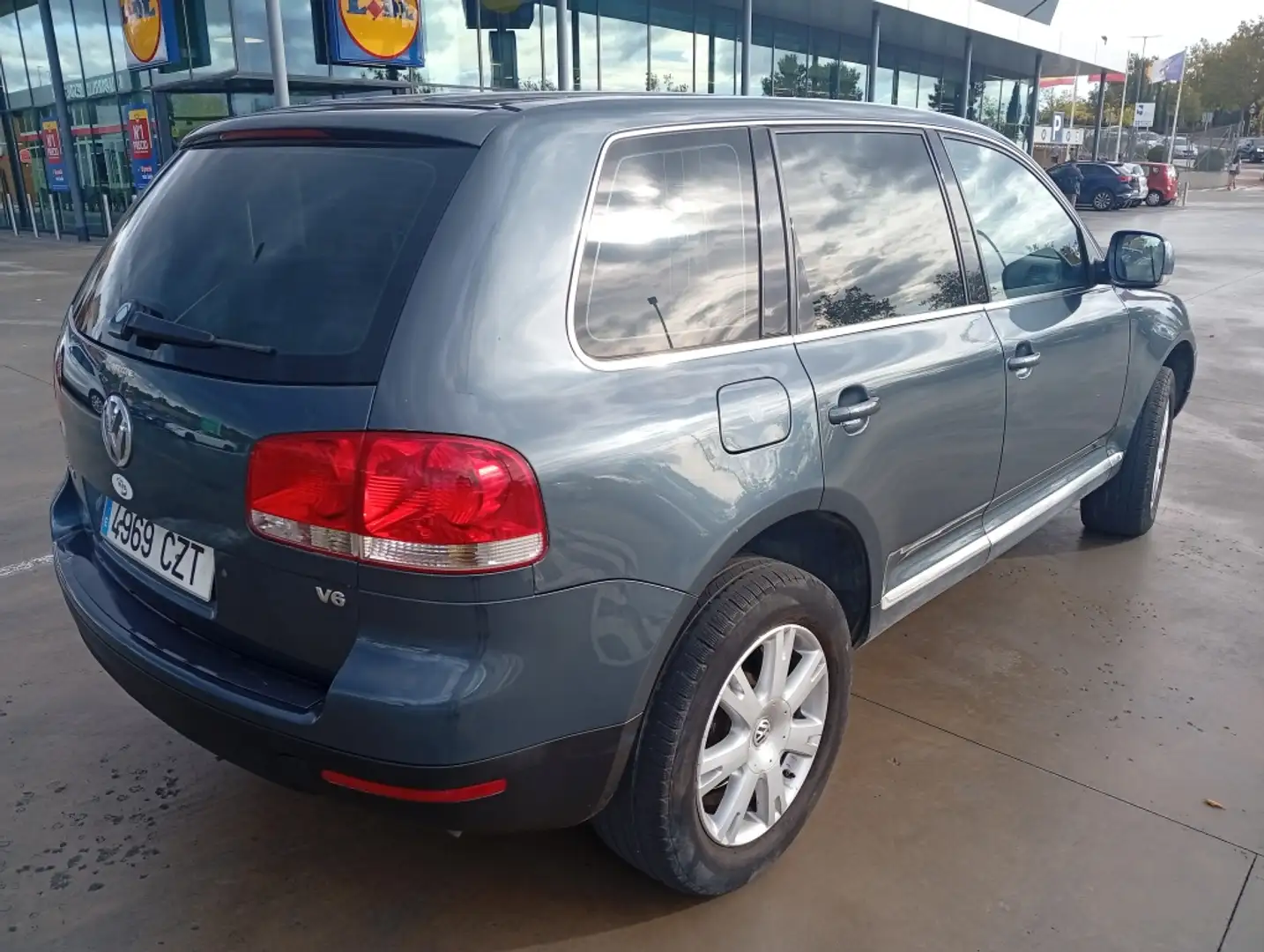 Volkswagen Touareg 3.2 V6 Tiptronic 241 Gris - 2