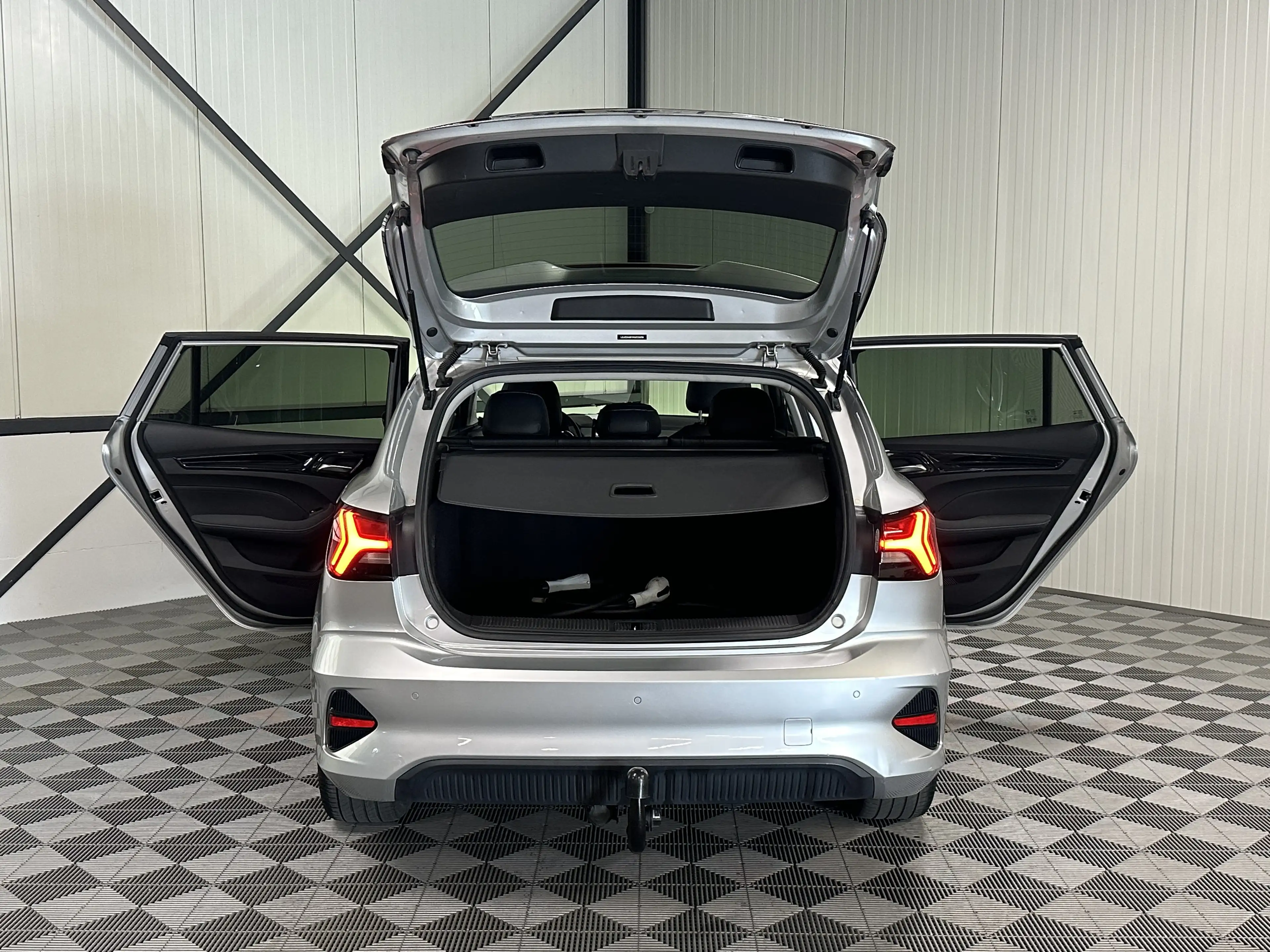 MG MG5 Electric Standard Range Luxury 50kWh SOH 84% | Lee — photo 6
