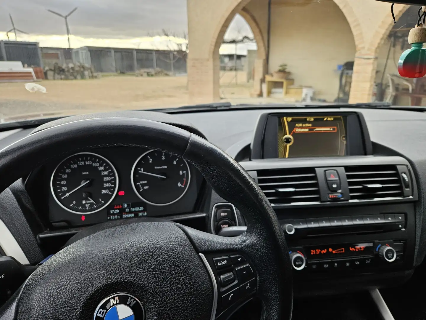 BMW 118 118d, F20 llantas y rejillas extras - 2
