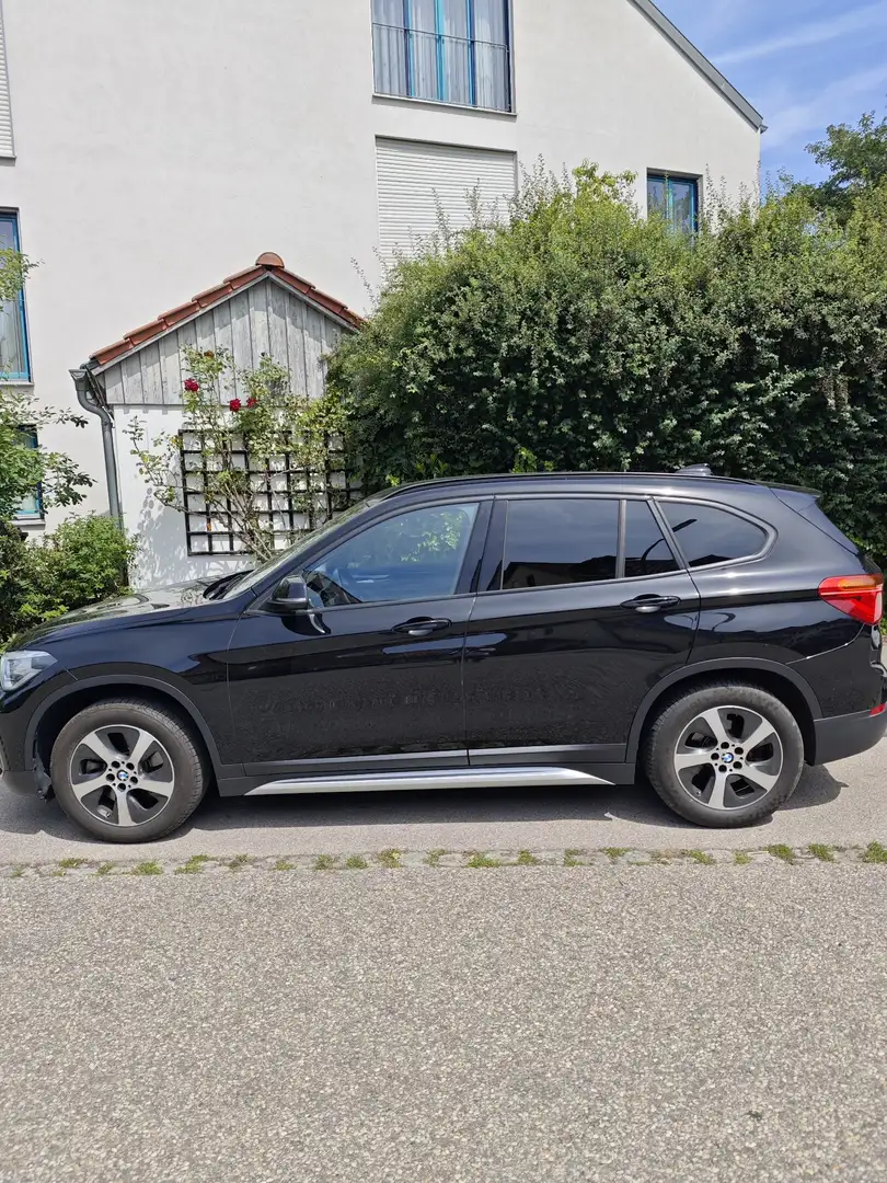BMW X1 xDrive 20 d, Allrad/Standheizung/AHK/Nav/Sitzh. Schwarz - 2