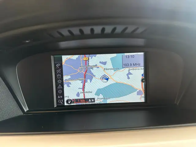 BMW 3 Series view 14