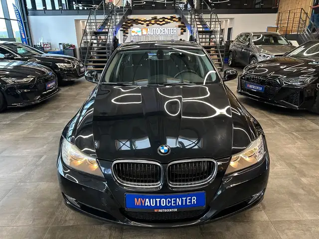 BMW 3 Series view 22