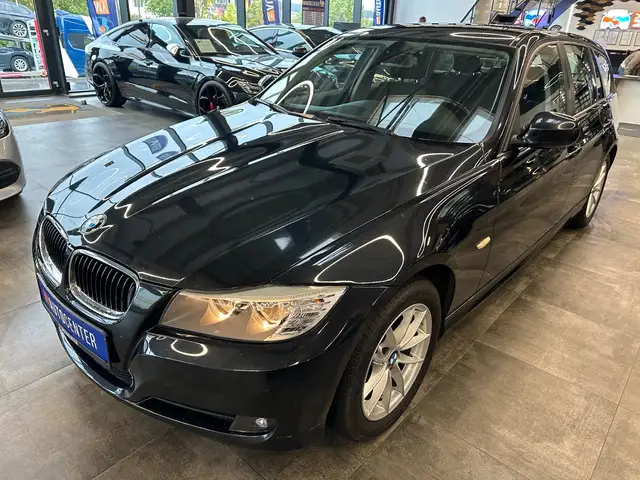 BMW 3 Series view 23
