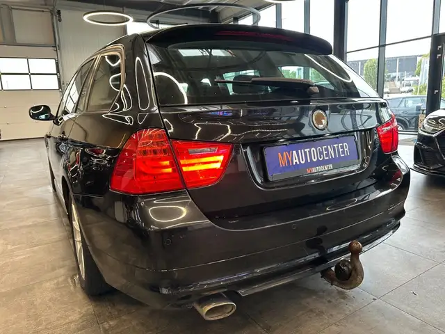 BMW 3 Series view 6