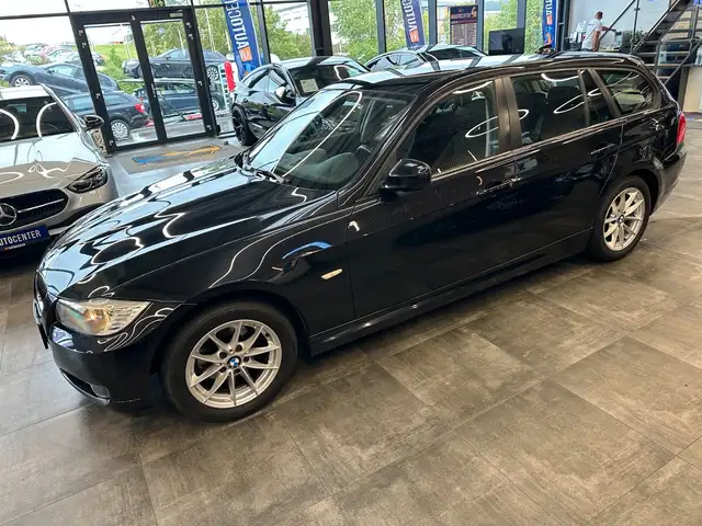 BMW 3 Series view 24
