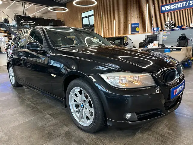 BMW 3 Series view 18