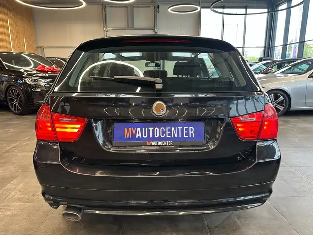 BMW 3 Series view 26
