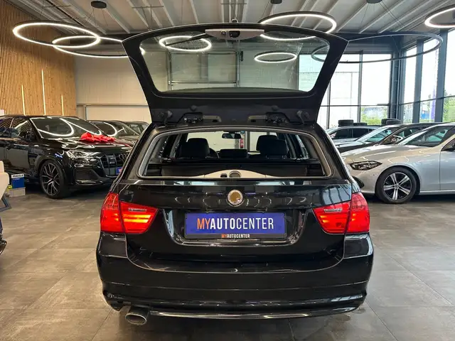 BMW 3 Series view 28