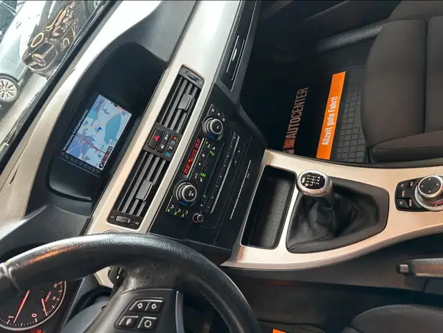 BMW 3 Series view 12