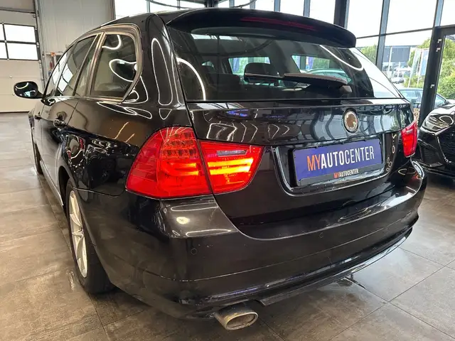 BMW 3 Series view 5