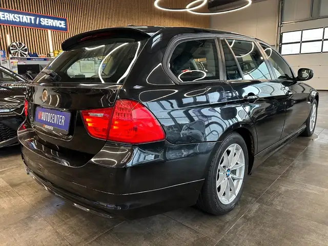 BMW 3 Series view 17