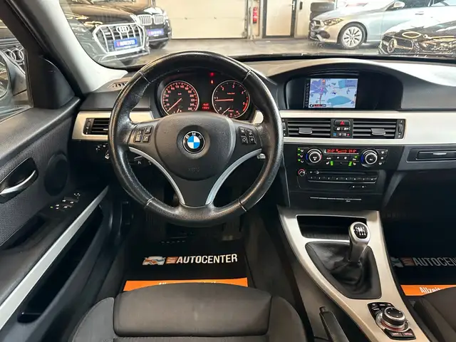 BMW 3 Series view 8