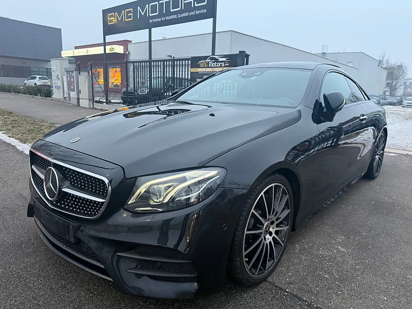 Mercedes-Benz E 220 d Aut. AMG PAKET VOLL VOLL VOLL JUNGE STERNE GA... Schwarz - 2