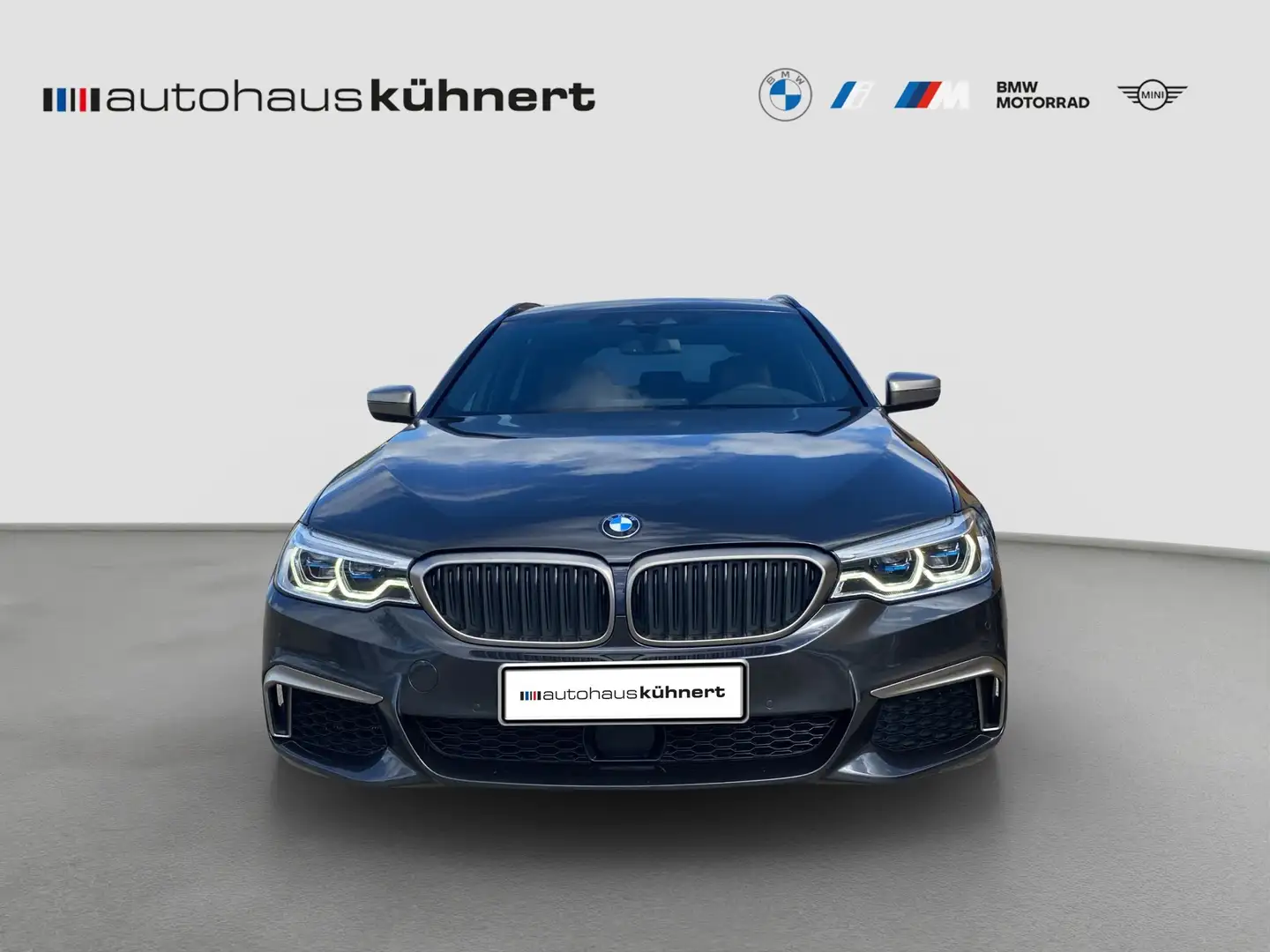 BMW M550 d xDrive Touring ACC Laser HUD PanoSD Aktivlkg. Grau - 2