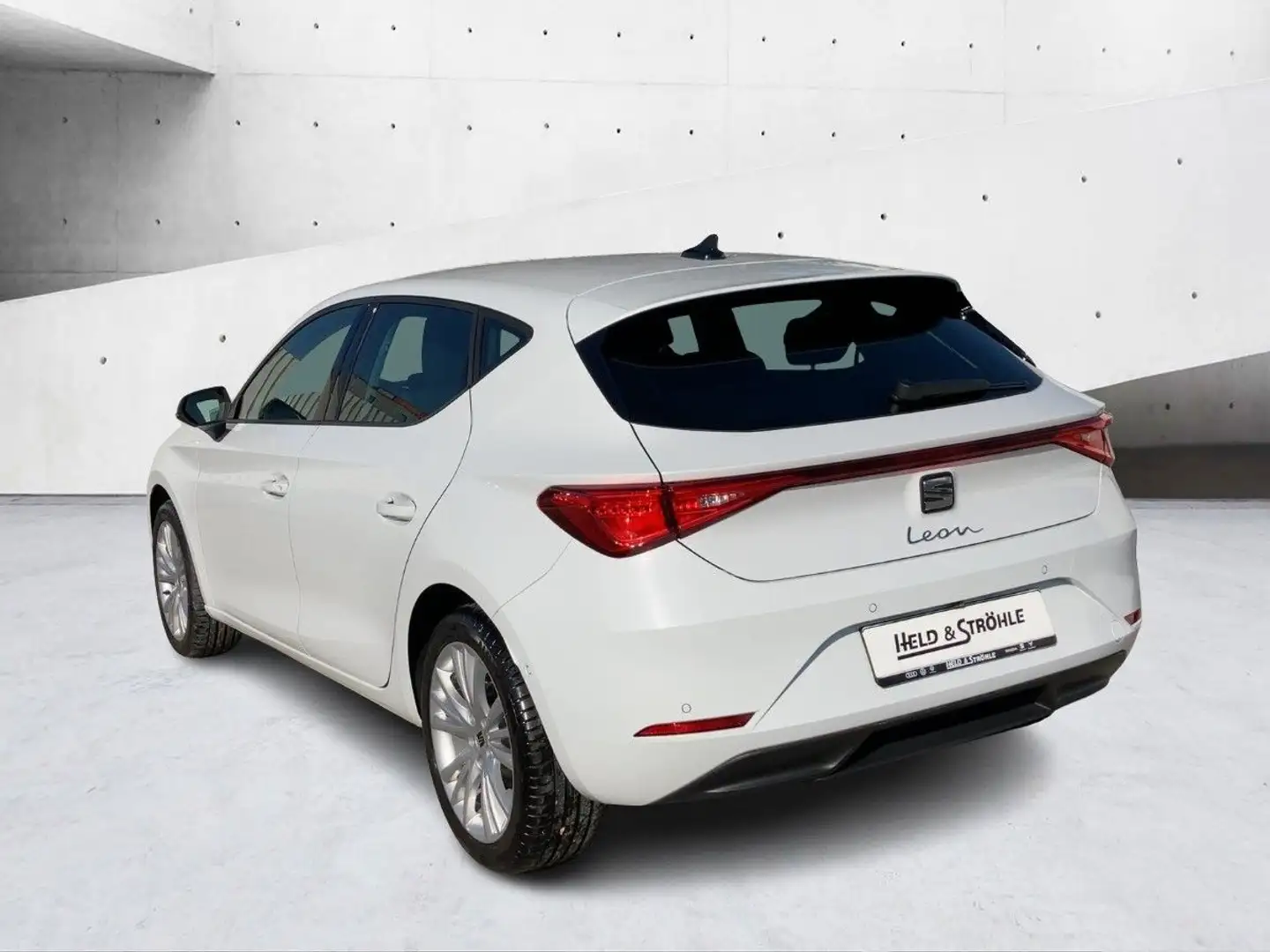 SEAT Leon Style Edition 1.5 eTSI 110kW SHZ R-KAM NAVI Weiß - 2