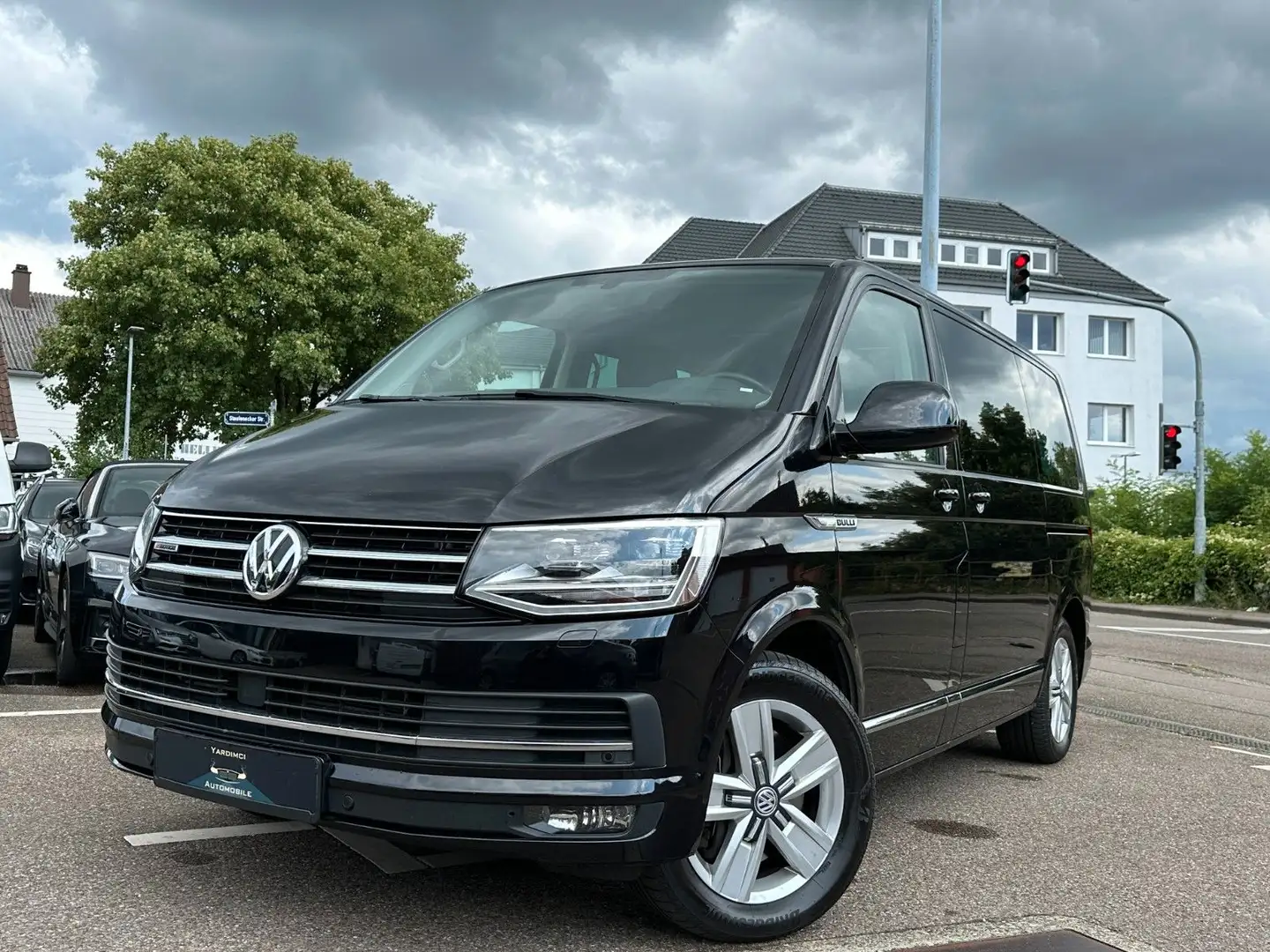 Volkswagen T6 Multivan Highline 4Motion DSG*ACC*LED*AHK*RFK Schwarz - 1