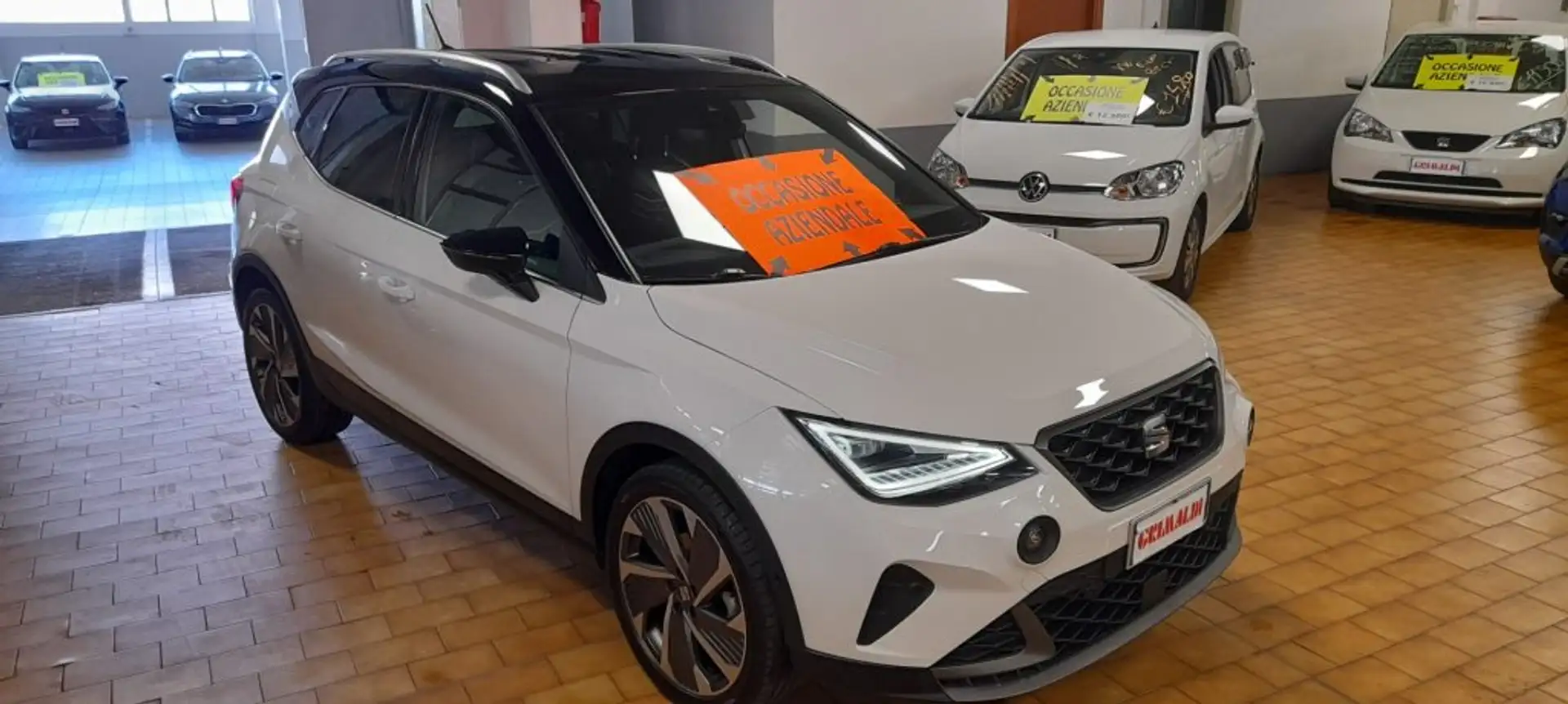SEAT Arona 1.0 TGI FR  18" VIDEO LED Grigio - 2