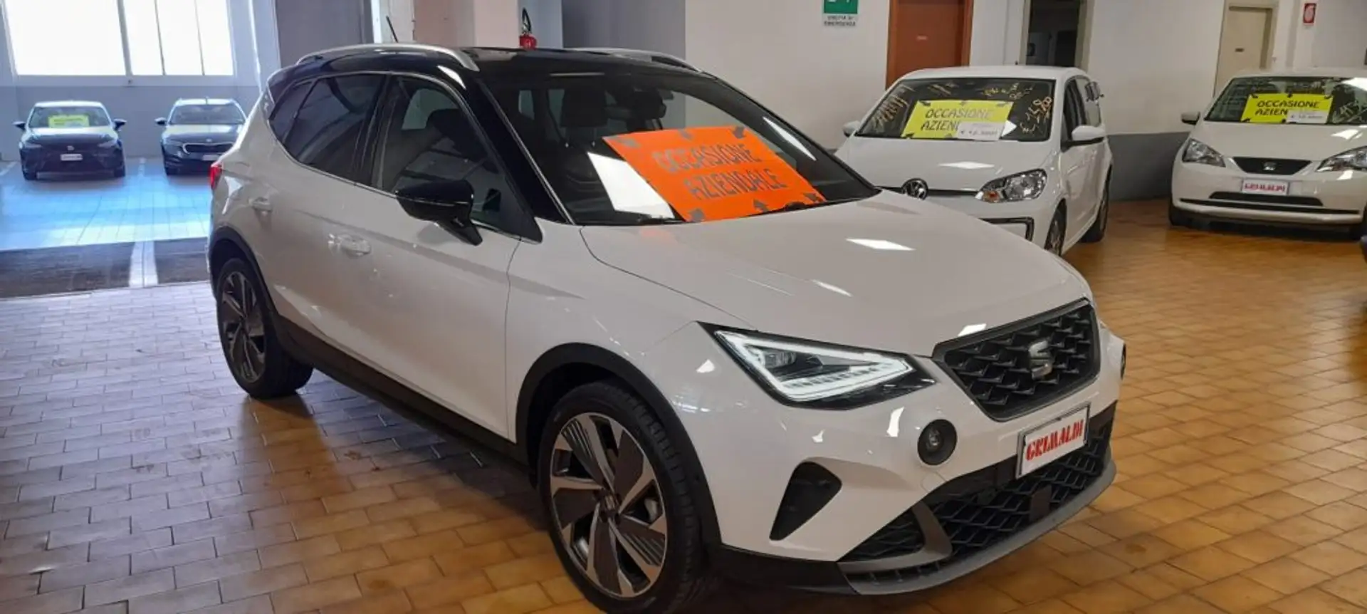 SEAT Arona 1.0 TGI FR  18" VIDEO LED Grigio - 1