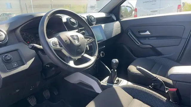 Dacia Duster view 8