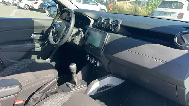 Dacia Duster view 10