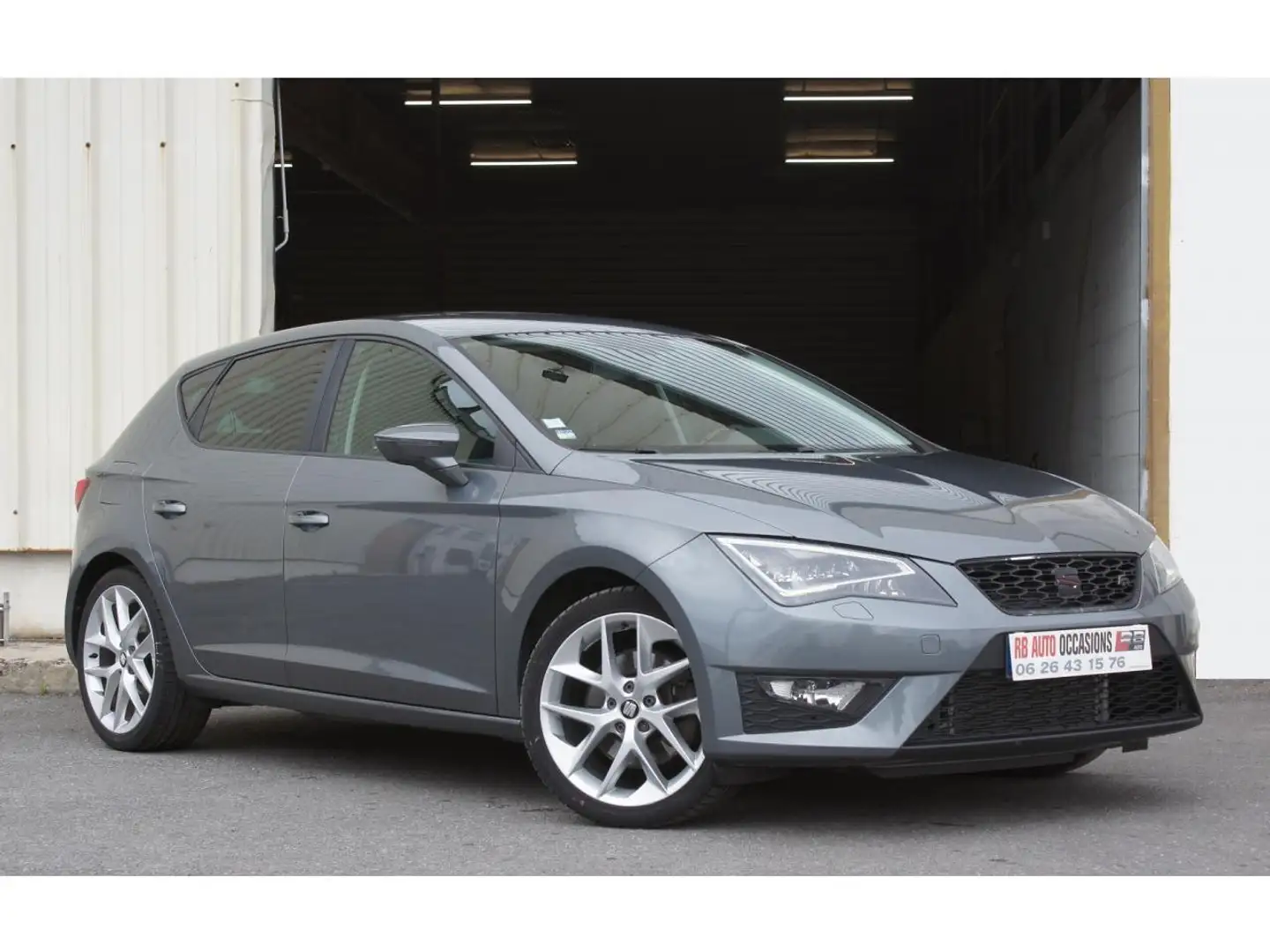 SEAT Leon LEON FR 2.0 TDI 184cv BVM6 PACK FR PLUS Gris - 1