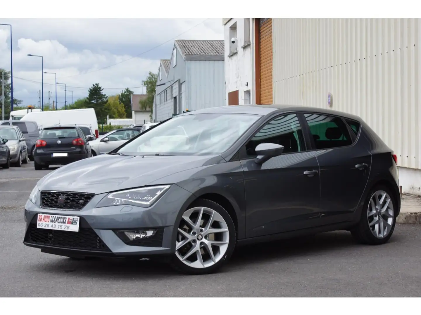 SEAT Leon LEON FR 2.0 TDI 184cv BVM6 PACK FR PLUS Gris - 2