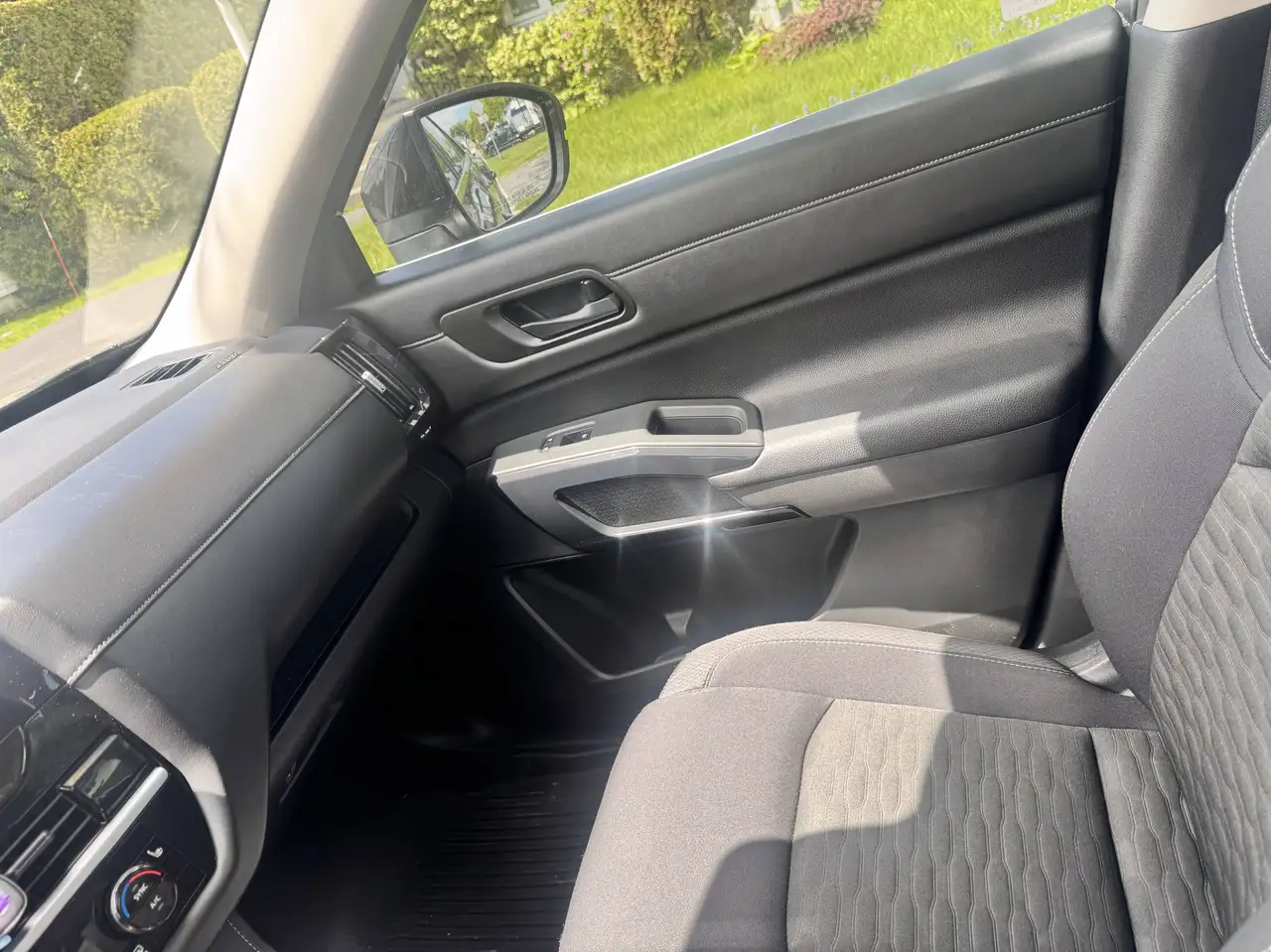 Nissan Pathfinder снимка Nissan Pathfinder