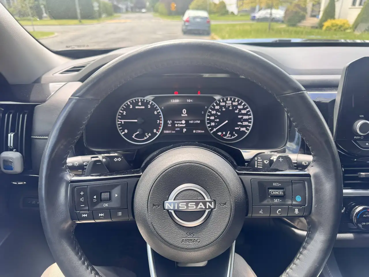 Nissan Pathfinder снимка Nissan Pathfinder