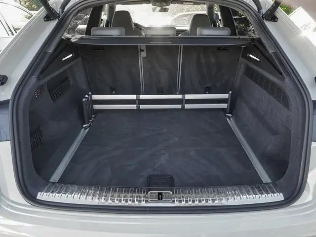 Audi Q8 view 19
