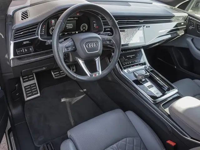 Audi Q8 view 10