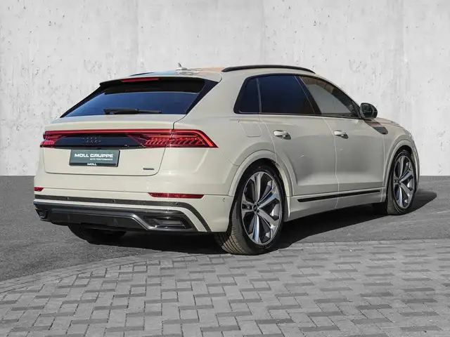Audi Q8 view 4
