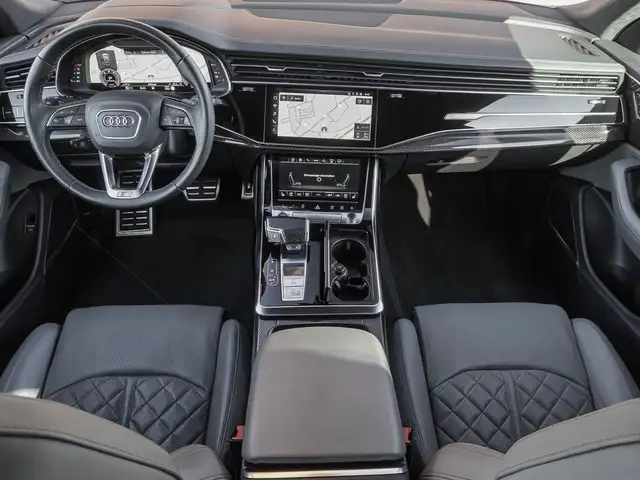 Audi Q8 view 11