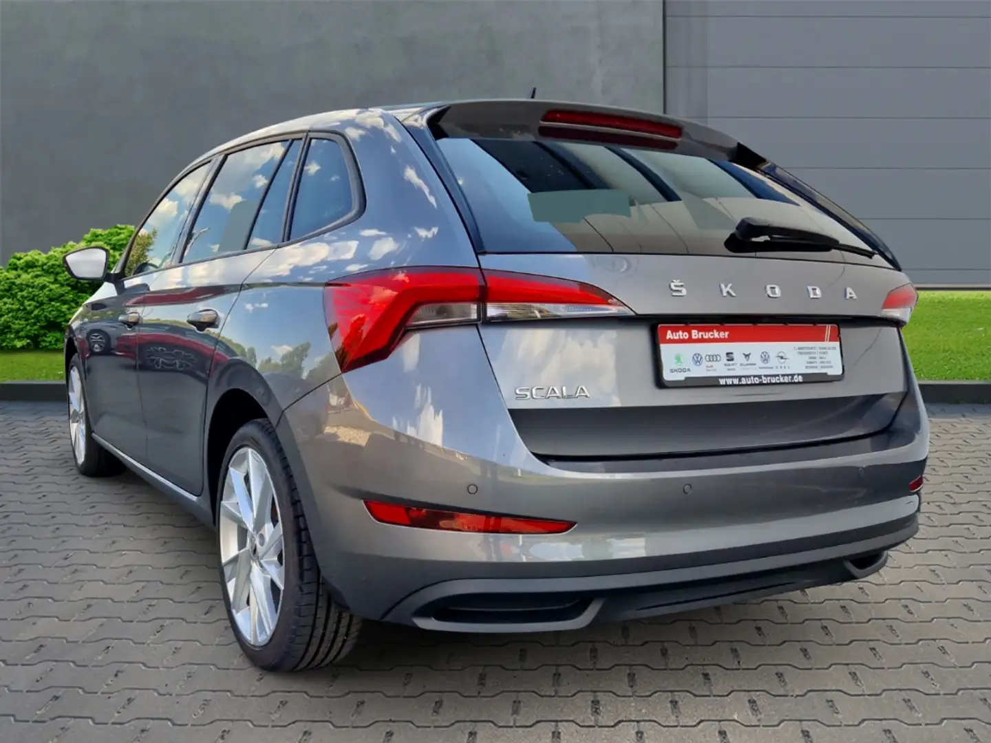 Skoda Scala Tour 1.0 TSI EU6d AHK LED  ACC 18 Zoll PDC Grau - 2
