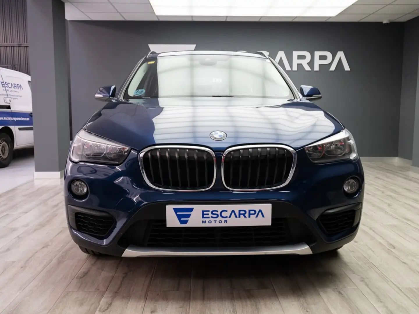 BMW X1 sDrive 18d Business Blau - 2