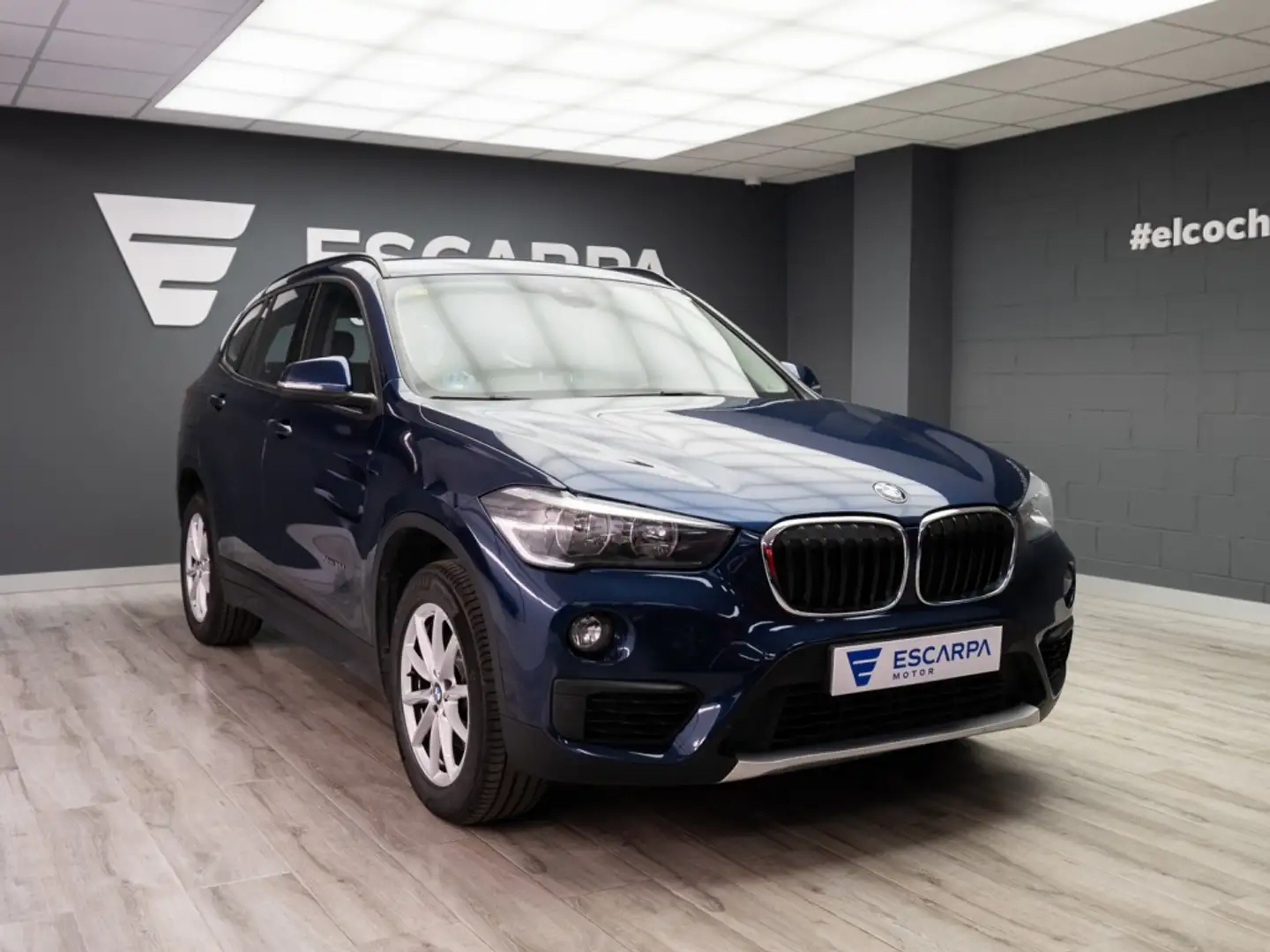 BMW X1 sDrive 18d Business Blau - 1