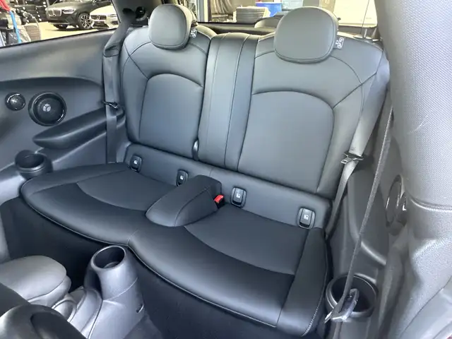 Mini Cooper view 11