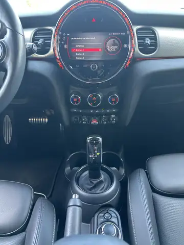 Mini Hatch view 16